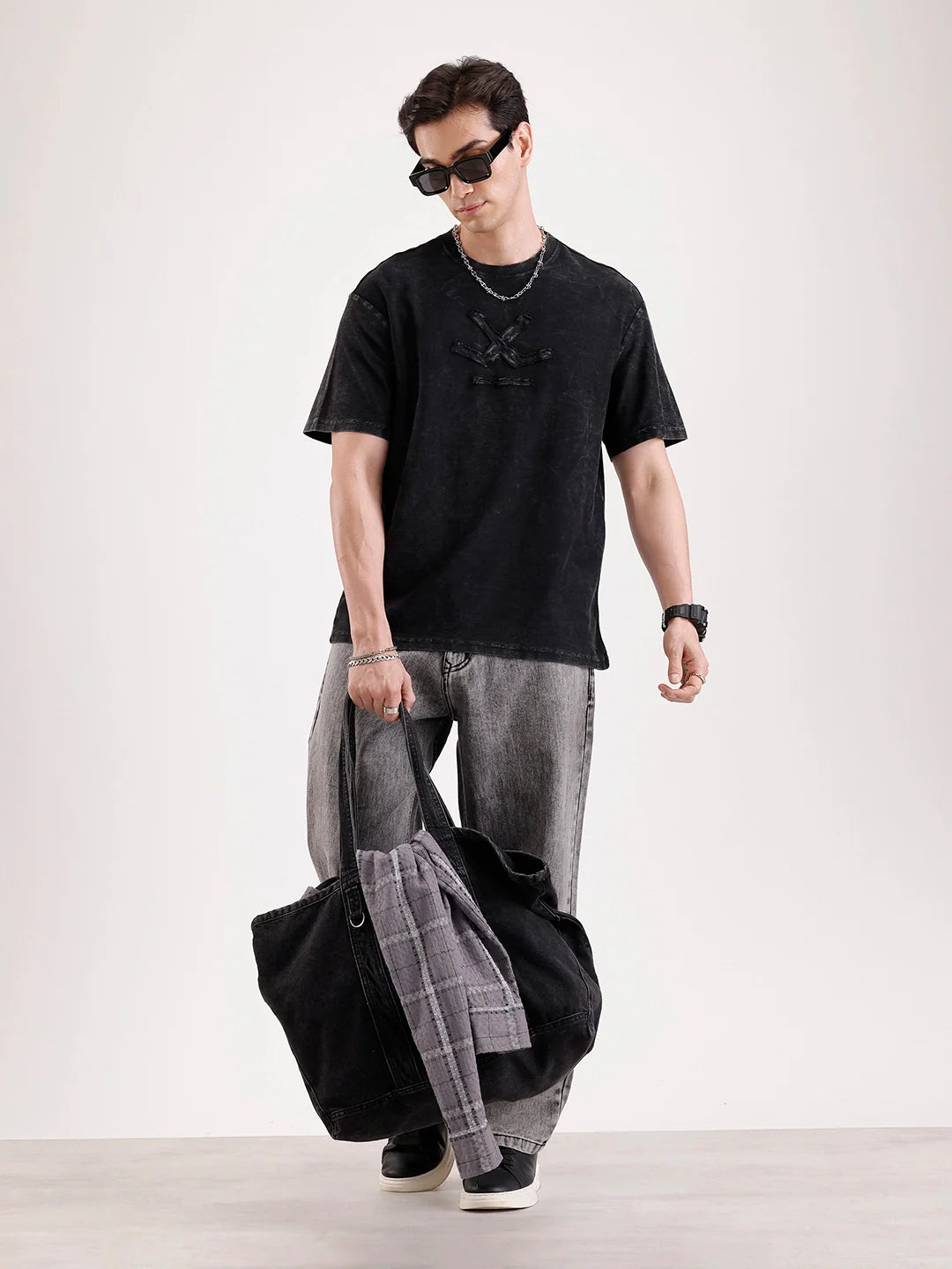 Washed Embroidery Patch T-Shirt   |  Black