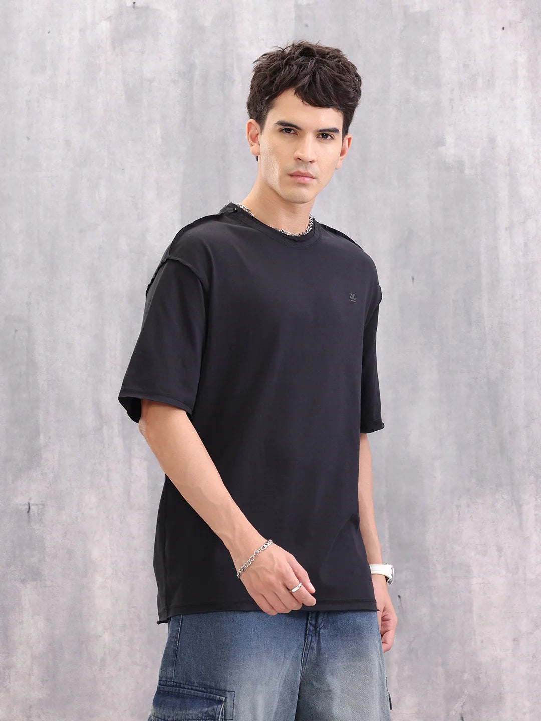 Casual Oversized Fit T-shirt With Raw Edge And Flatlock Detail | Black