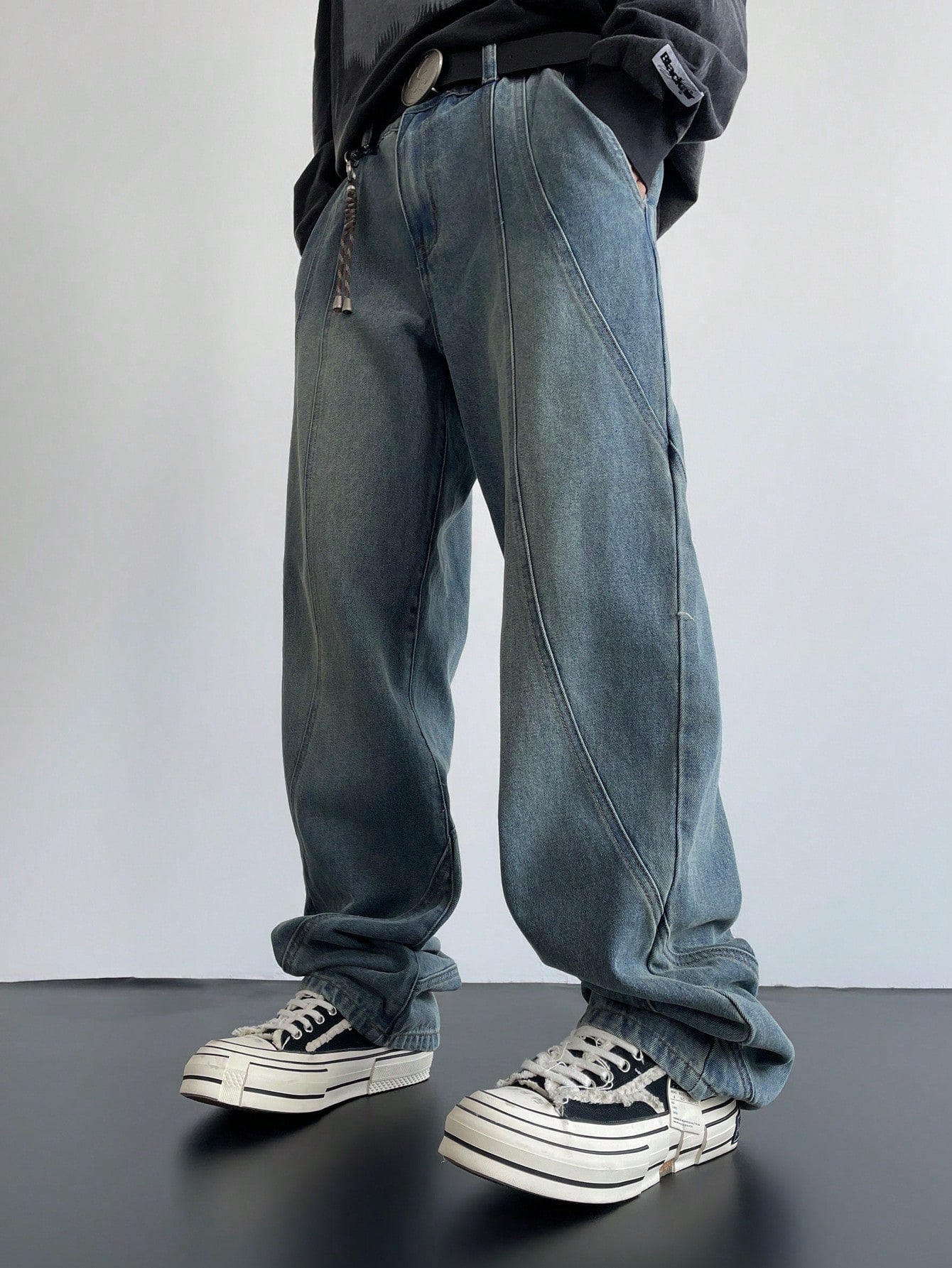 Rolling Panel Loose Straight Fit Jeans